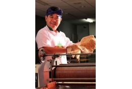 貢糖製作過程的照片