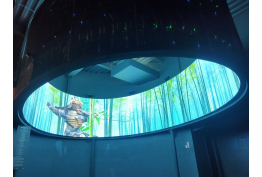 360°環形LED大屏幕劇場的照片